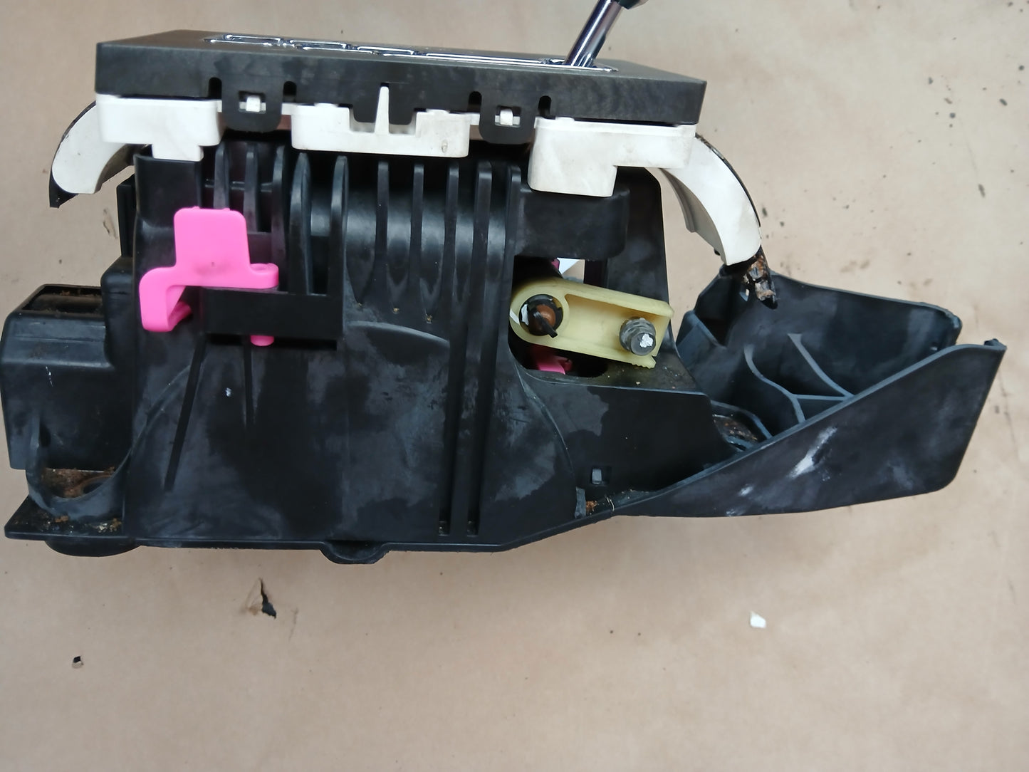 2005-2007 Chrysler 300 Dodge Charger Magnum Gear Shifter Assembly 04779388AE