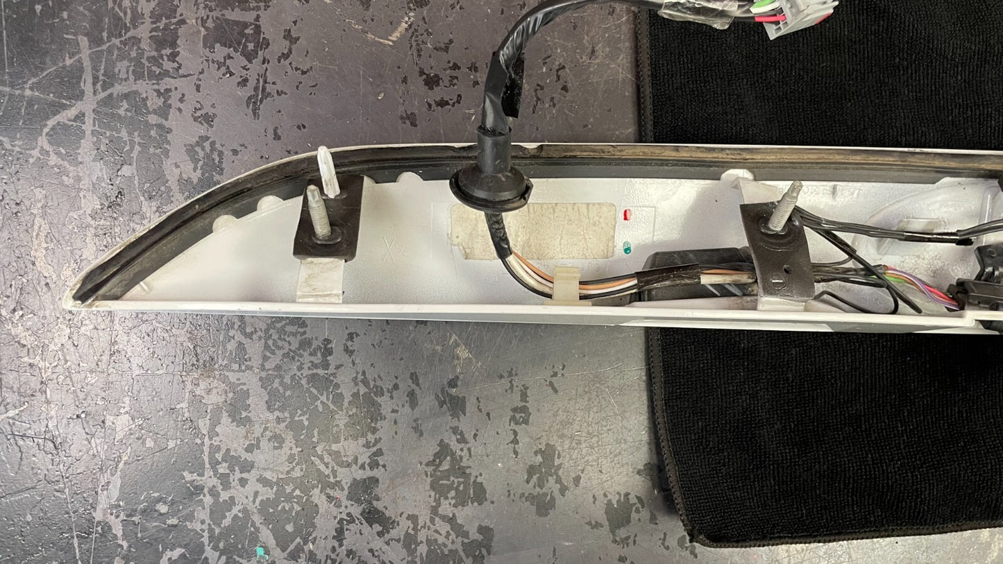 2013-2016 FORD ESCAPE TRUNK LID TAILGATE TRIM PANEL MOLDING W CAMERA WHITE