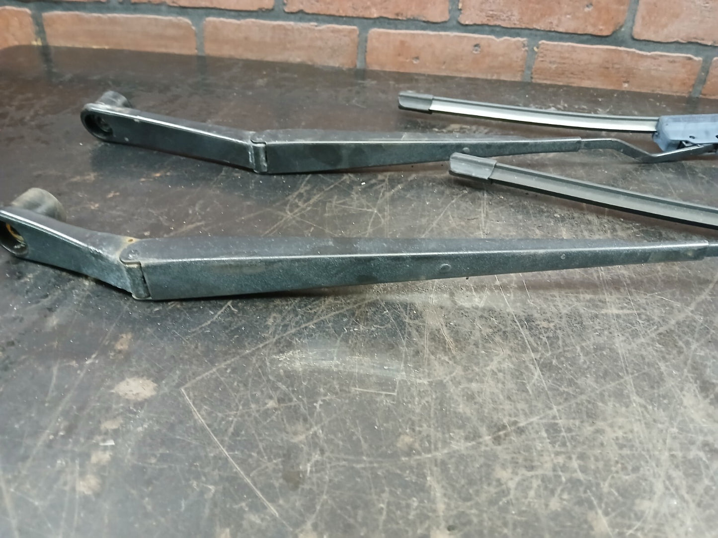 2005-2010 Jeep Grand Cherokee Front LH & RH Windshield Wiper Blade Arm Set