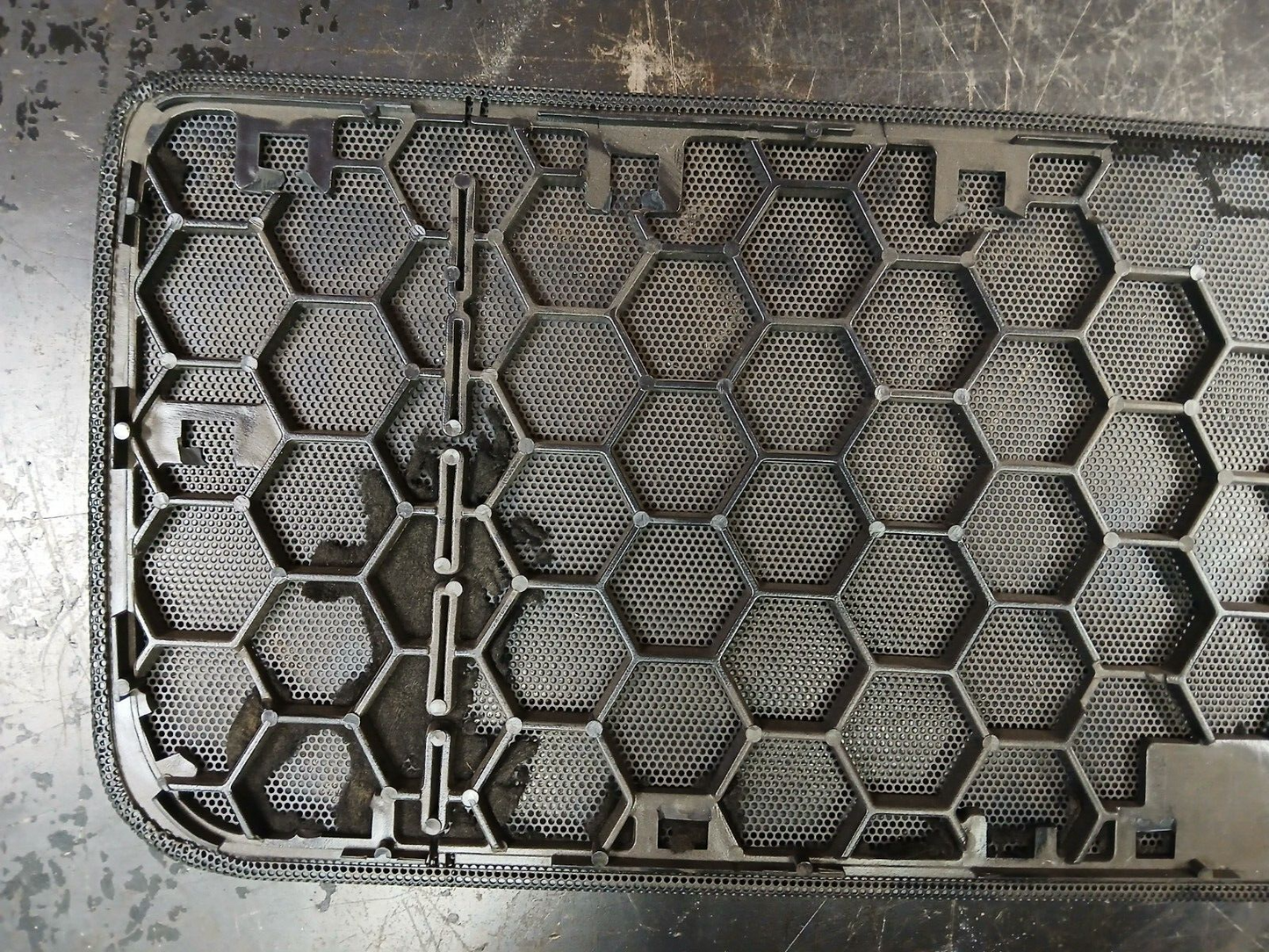 2004-2008 Audi A4 S4 B7 Rear Deck Speaker Cover Grille 8e5 035 405 Damaged