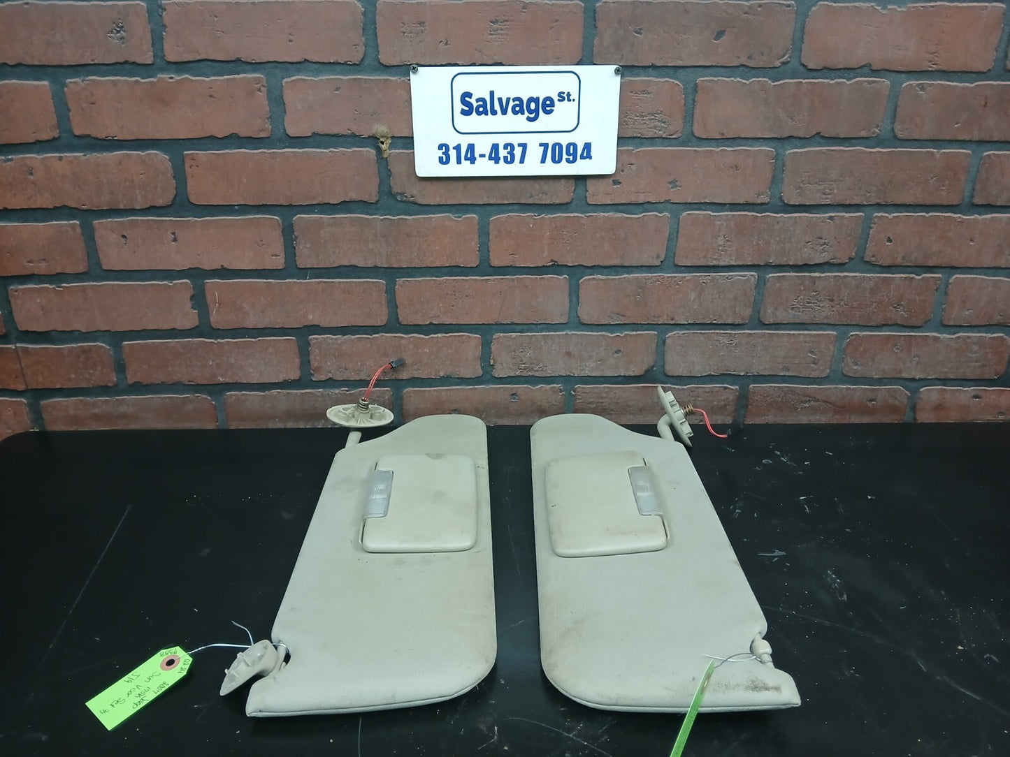 2007 Jeep Grand Cherokee Gray Extendable Sun Visor Set w/ Mirror & Lights