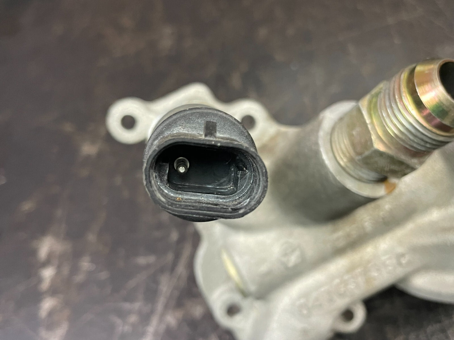 1996-2002 Dodge Viper 8.0L Oil Filter Housing Adapter With Thermostat 04763735C
