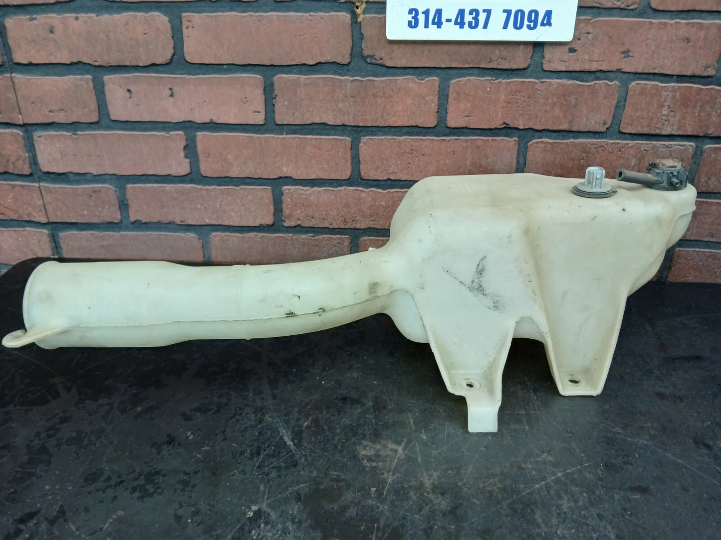 2005-07 Challenger/Charger/300 Windshield Washer Fluid Reservoir Tank 04806009aa