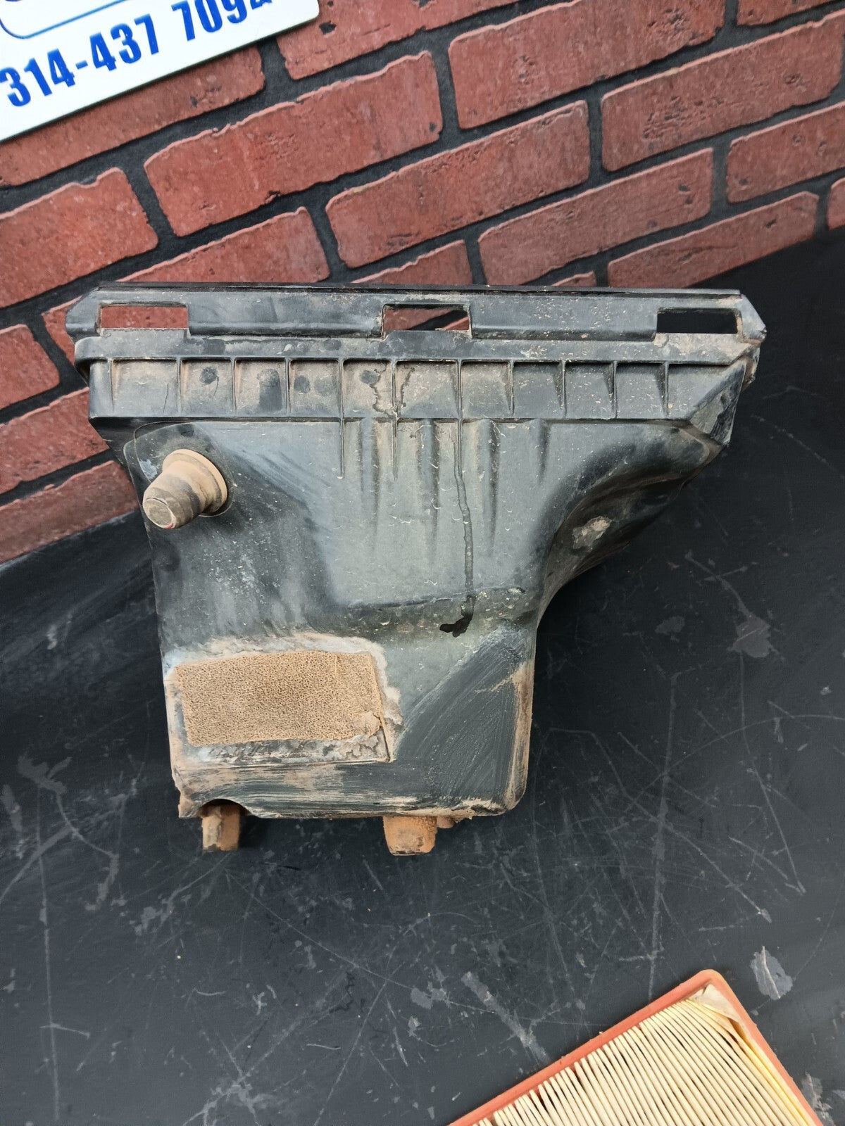 2008-2010 Challenger/Charger/300 Engine Air Cleaner Intake Box Filter 05038040aa