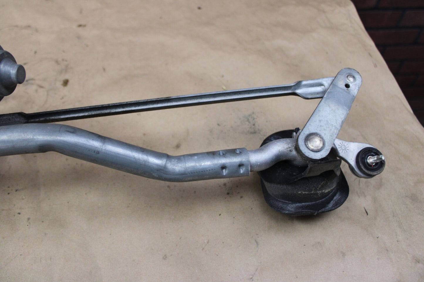 2012-2023 DODGE CHARGER SRT 392 6.2/6.4L WINDSHIELD WIPER LINKAGE MOTOR ASSEMBLY