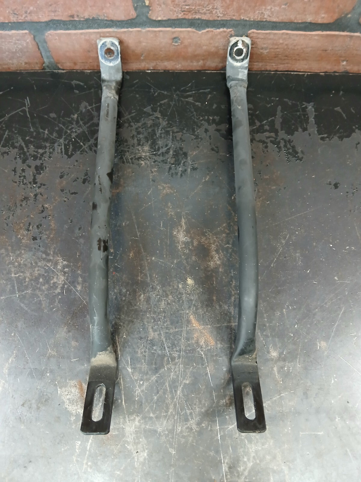 2005-2010 Jeep Grand Cherokee Left & Right Center Radiator Brace Set of 2