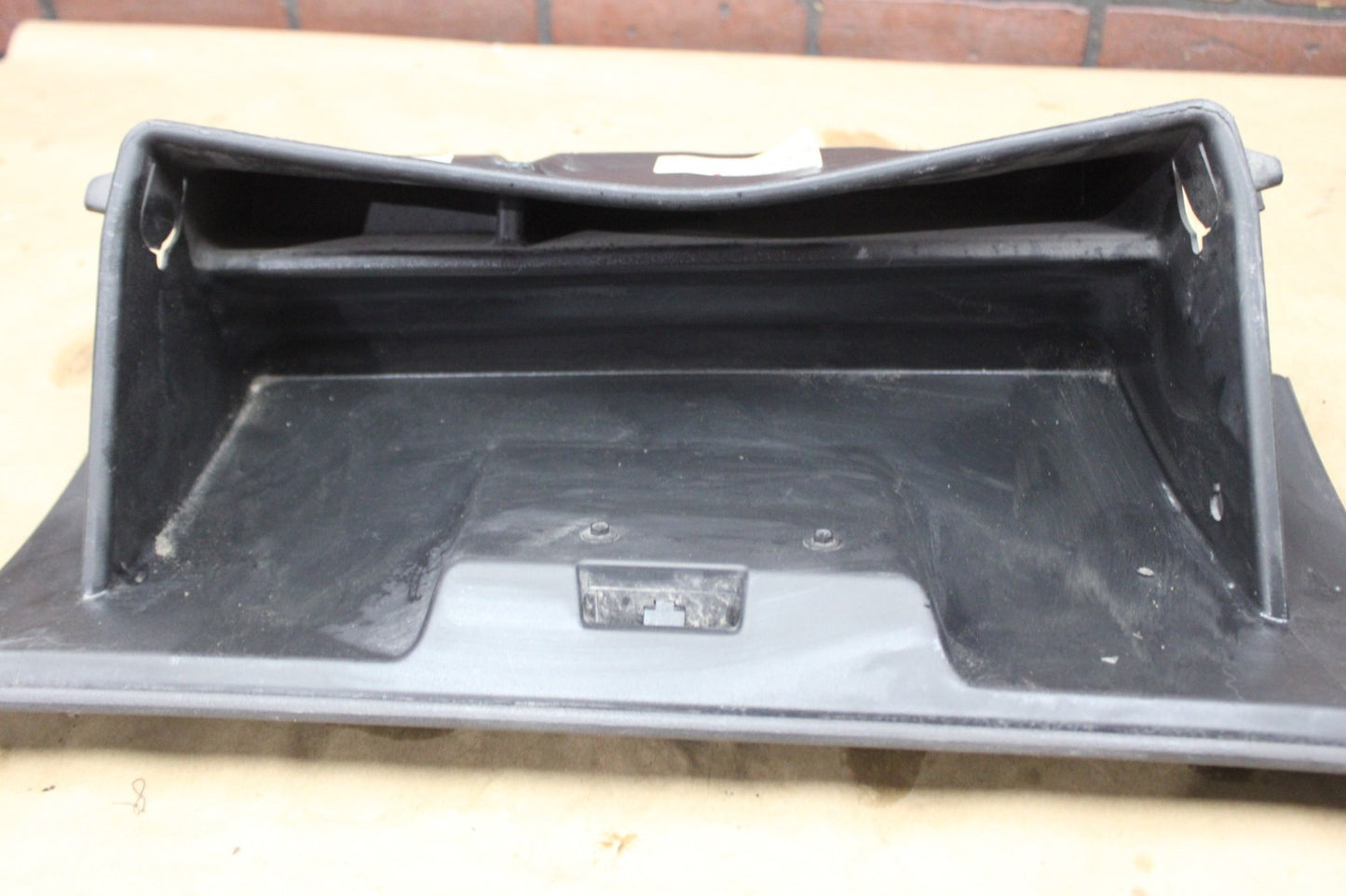 06-14 OEM CHARGER CHALLENGER 300 DASH GLOVE BOX STORAGE COMPARTMENT 1054230AA