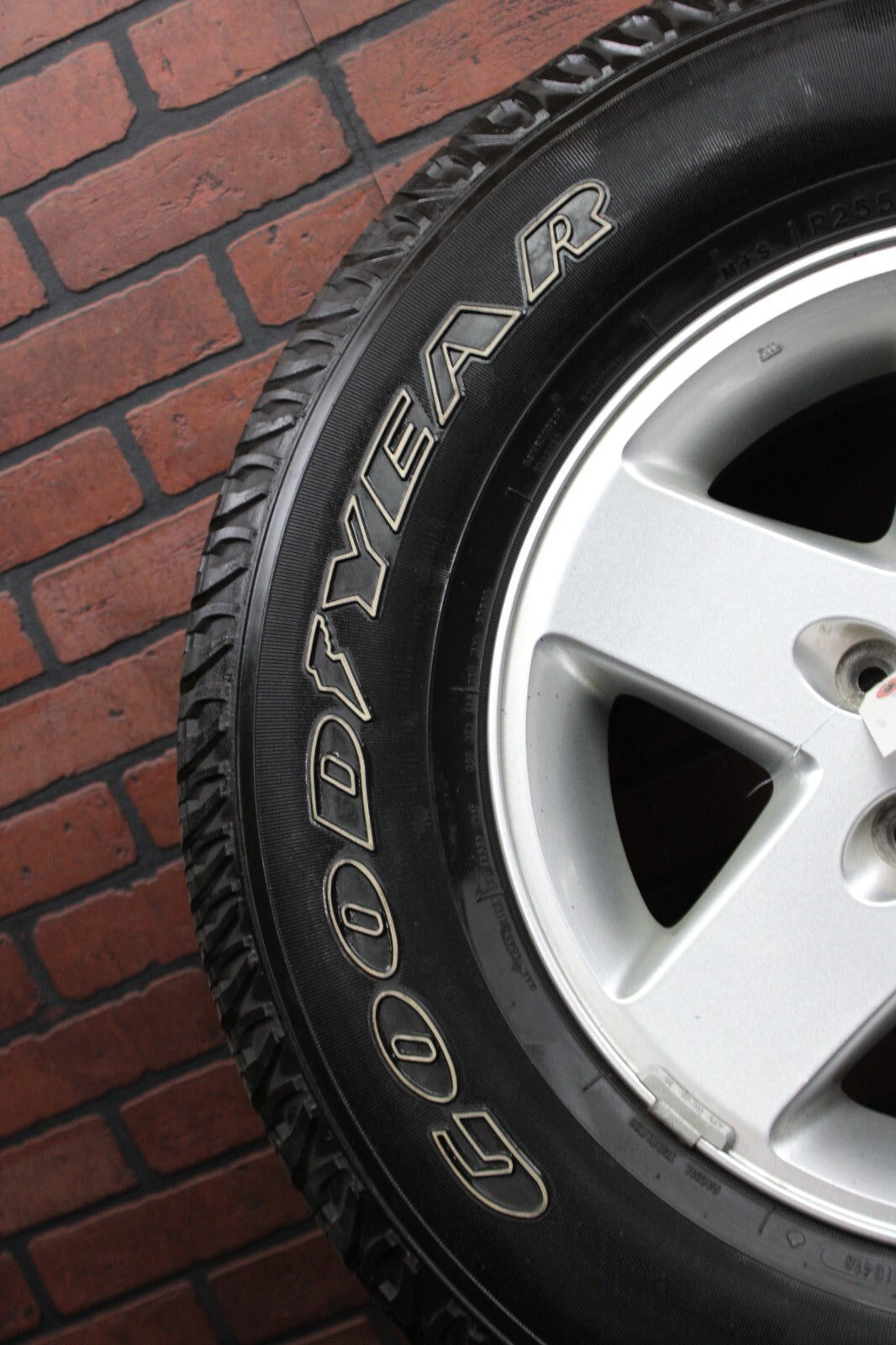 2007-2017 Jeep Wrangler 17x7.5" Wheel Set Goodyear 255/75R17 Light Damage Silver