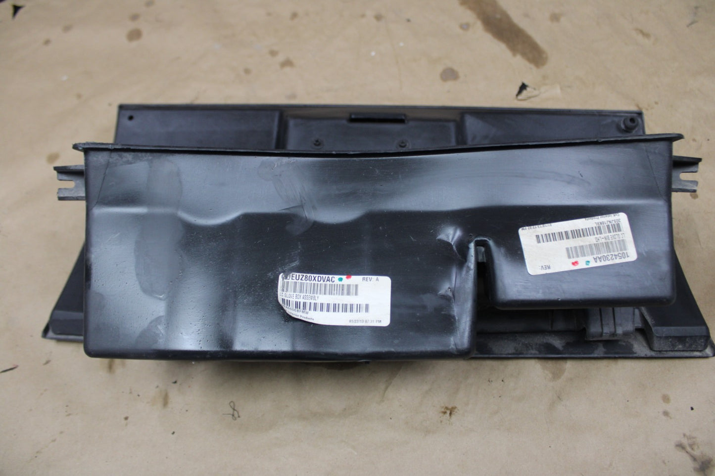06-14 OEM CHARGER CHALLENGER 300 DASH GLOVE BOX STORAGE COMPARTMENT 1054230AA
