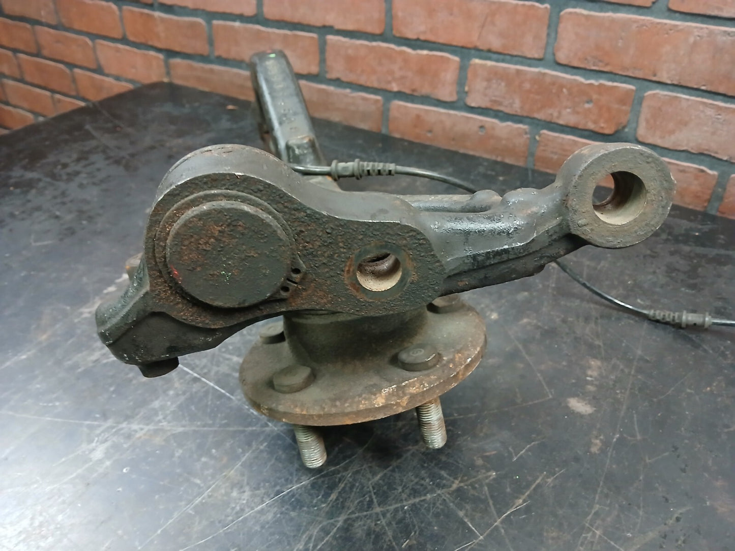 2006-2014 Charger 300 Front Driver LH Side Spindle Knuckle Assembly 05290545ab