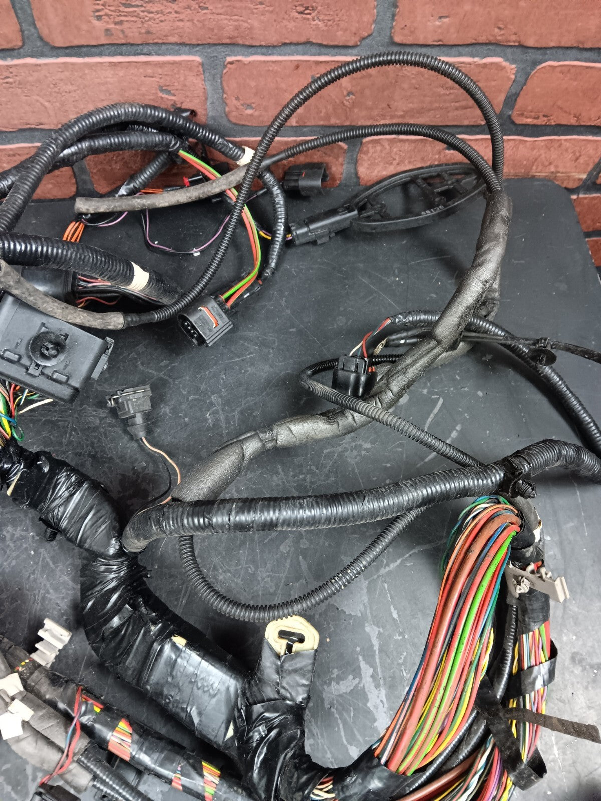 2010-2013 Land Rover Engine Wire Wiring Harness w/ Fuse Box AH22-14290-APB