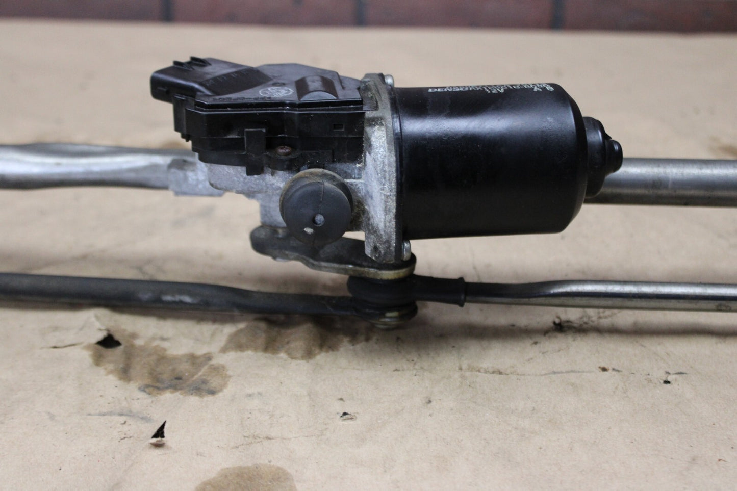 2005-2009 Chrysler 300 Dodge SRT8 Windshield Wiper Motor Linkage Assembly OEM