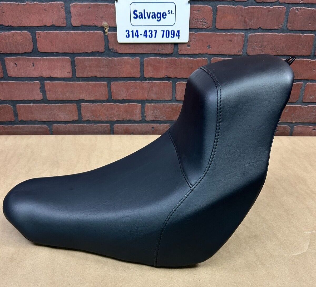 LIKE NEW Harley Davidson OEM 20-23 Low Rider Softail Solo Seat P52000496