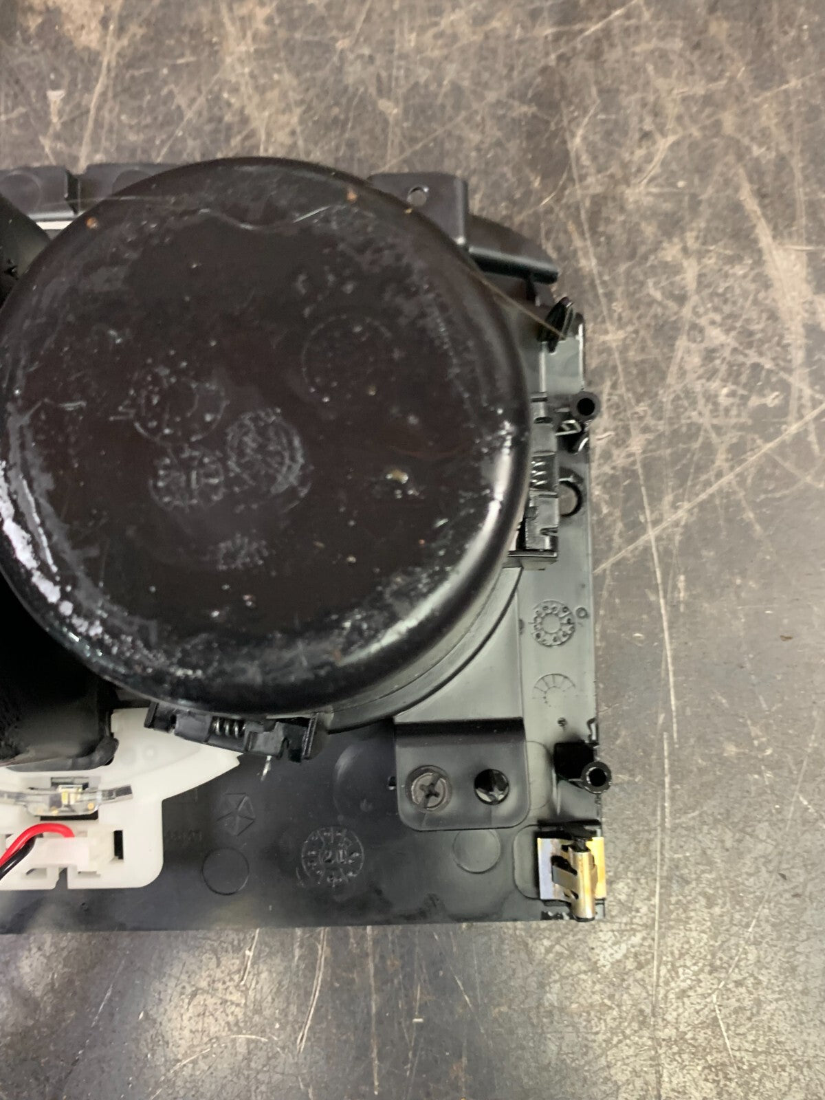 2015-2020 DODGE CHARGER/CHRYSLER 300 CENTER CONSOLE CUP HOLDER OEM AE02548DX9002