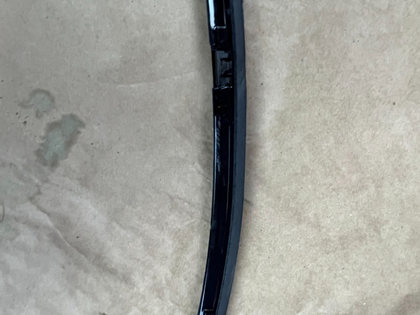 2008-2014 Cadillac Escalade Front Passenger RH Side Door Window Molding Trim