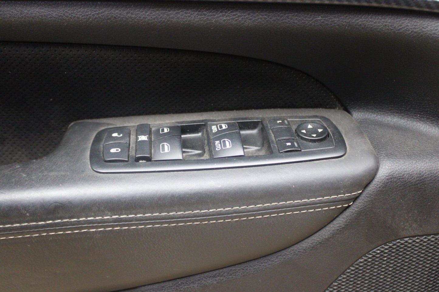 11-16 Jeep Grand Cherokee SRT8 OEM Front Passenger RH Interior Black Door Panel