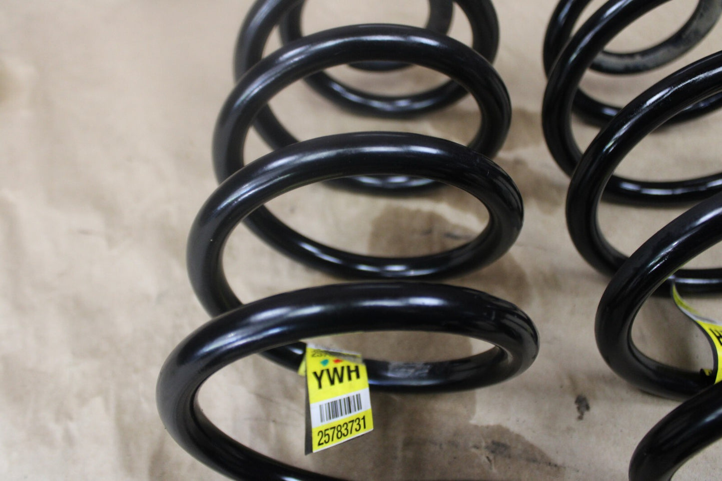 2007-2014 Escalade GMC Yukon Chevy Tahoe Rear Coil Springs Set GM OEM 25783731