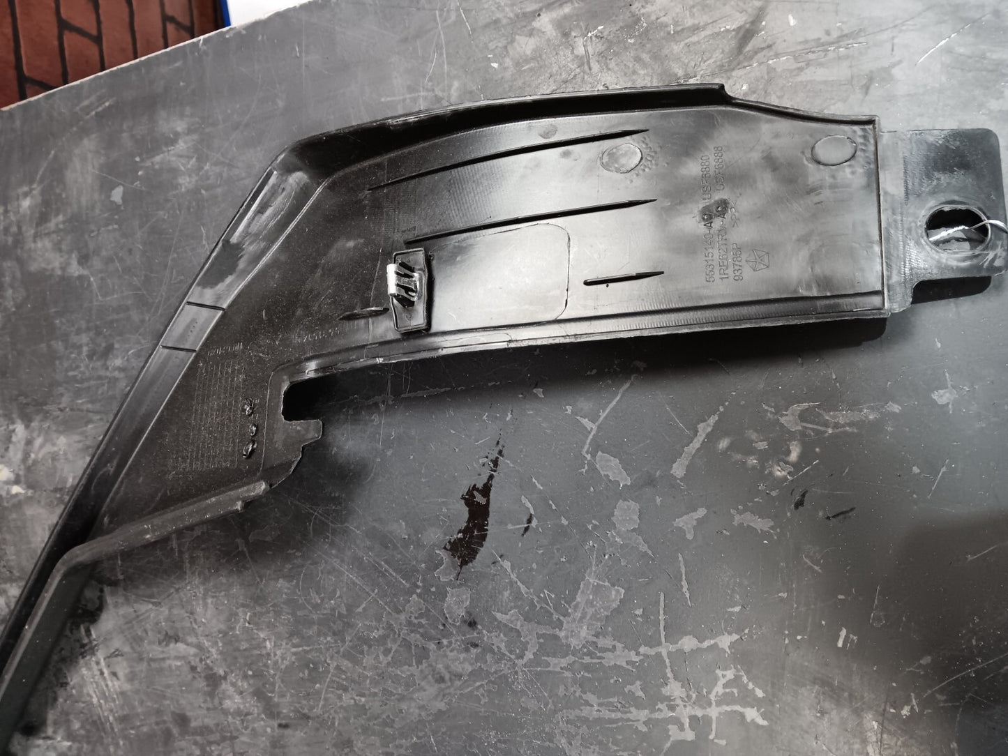 11-23 Dodge Charger Front Passenger RH Side Door Window Molding Trim 55315140ad