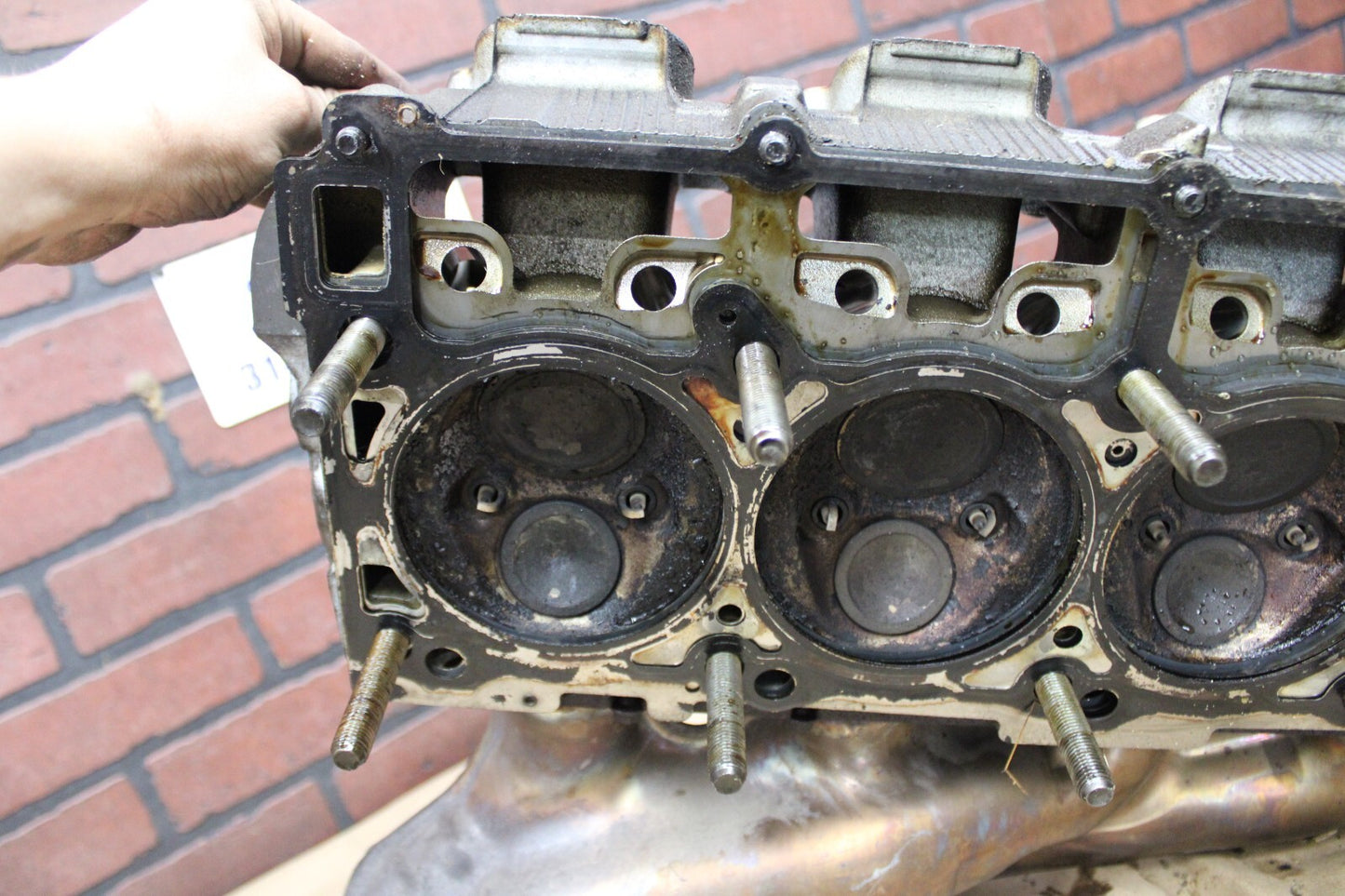 6.1L HEMI DODGE CHRYSLER JEEP DRIVER CYLINDER HEAD W EXHAUST MANIFOLD 05037369AA