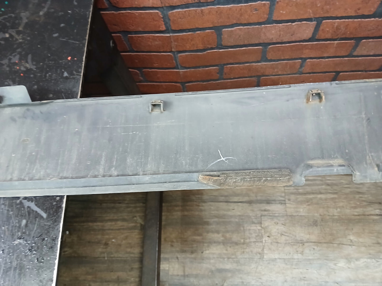 2008-2014 Dodge Challenger Passenger RH Side Skirt Rocker Molding 05028798ah