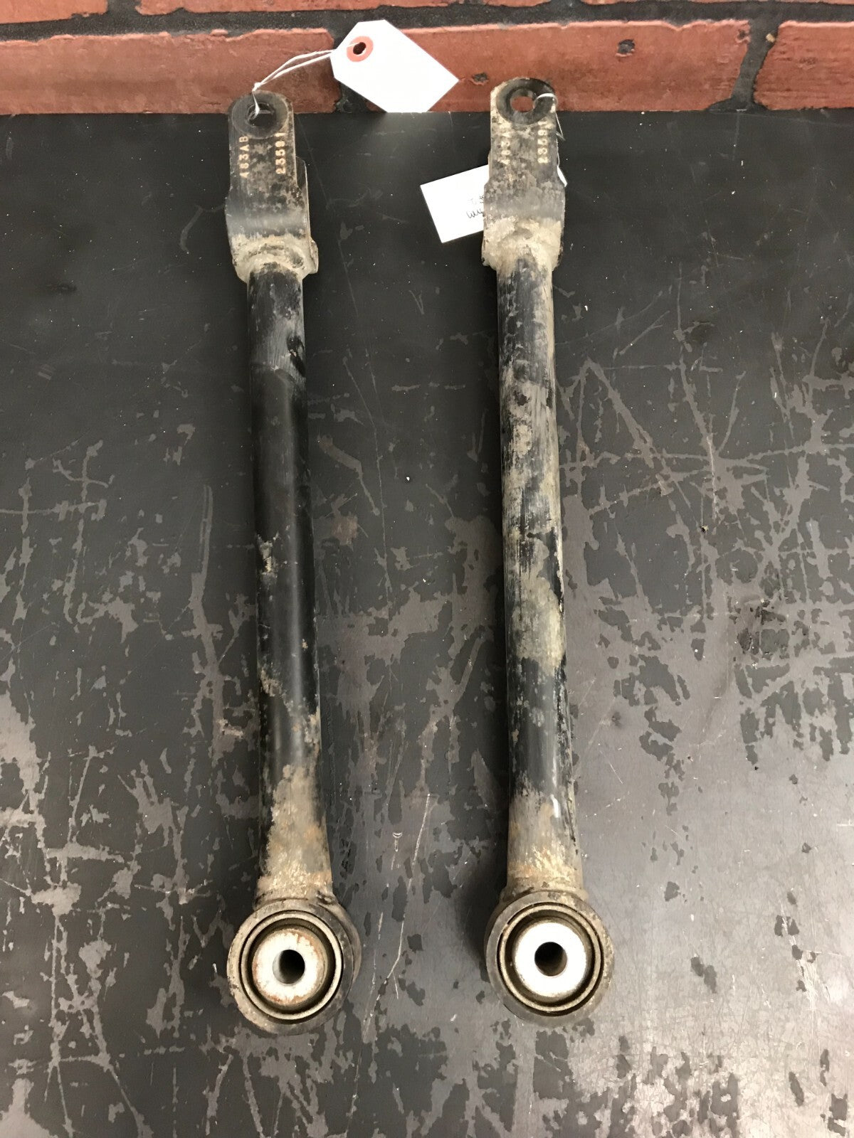 Dodge Charger/Chrysler 300 Rear Lower Suspension Control Arm LH & RH Side Set