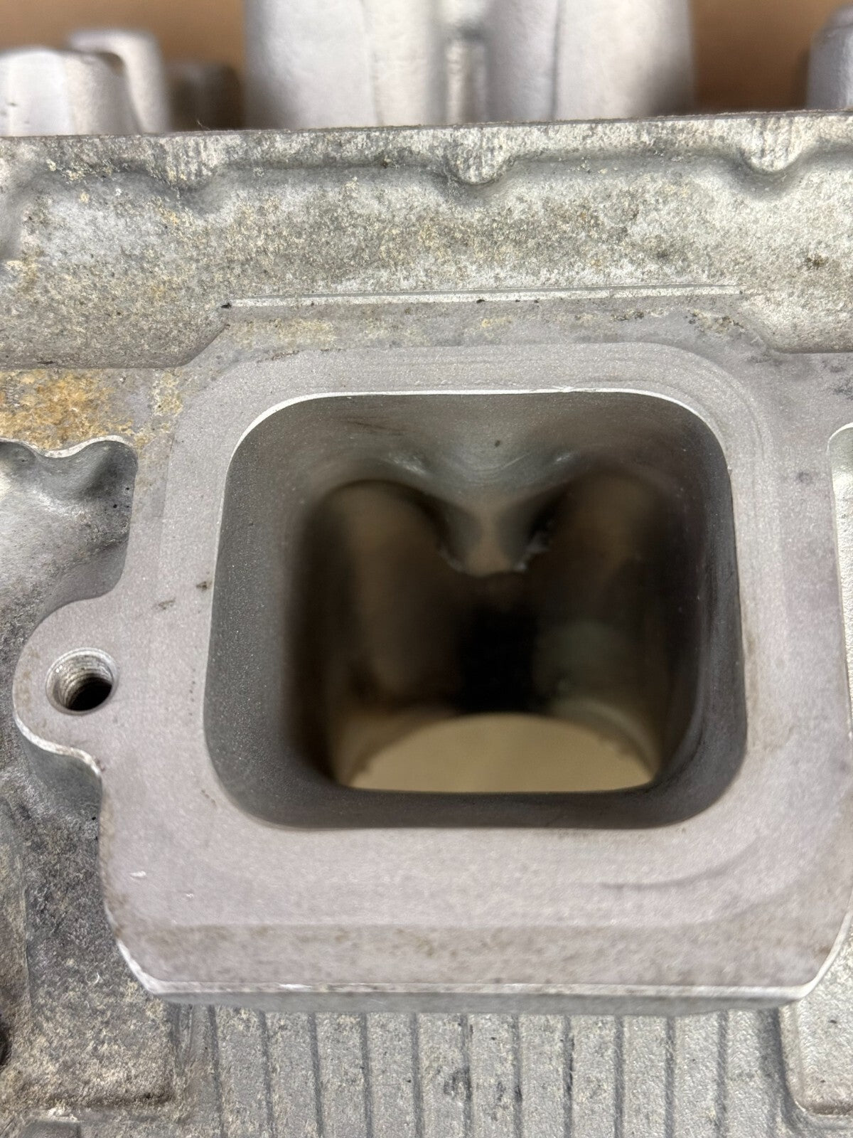 05-10 Dodge Jeep 6.1l Hemi SRT8 OEM CORE DMG Right Pass Cylinder Head 05037369aa