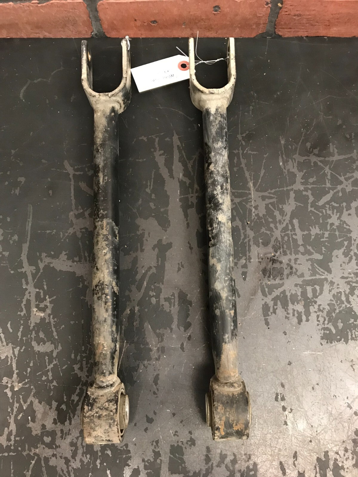 Dodge Charger/Chrysler 300 Rear Lower Suspension Control Arm LH & RH Side Set