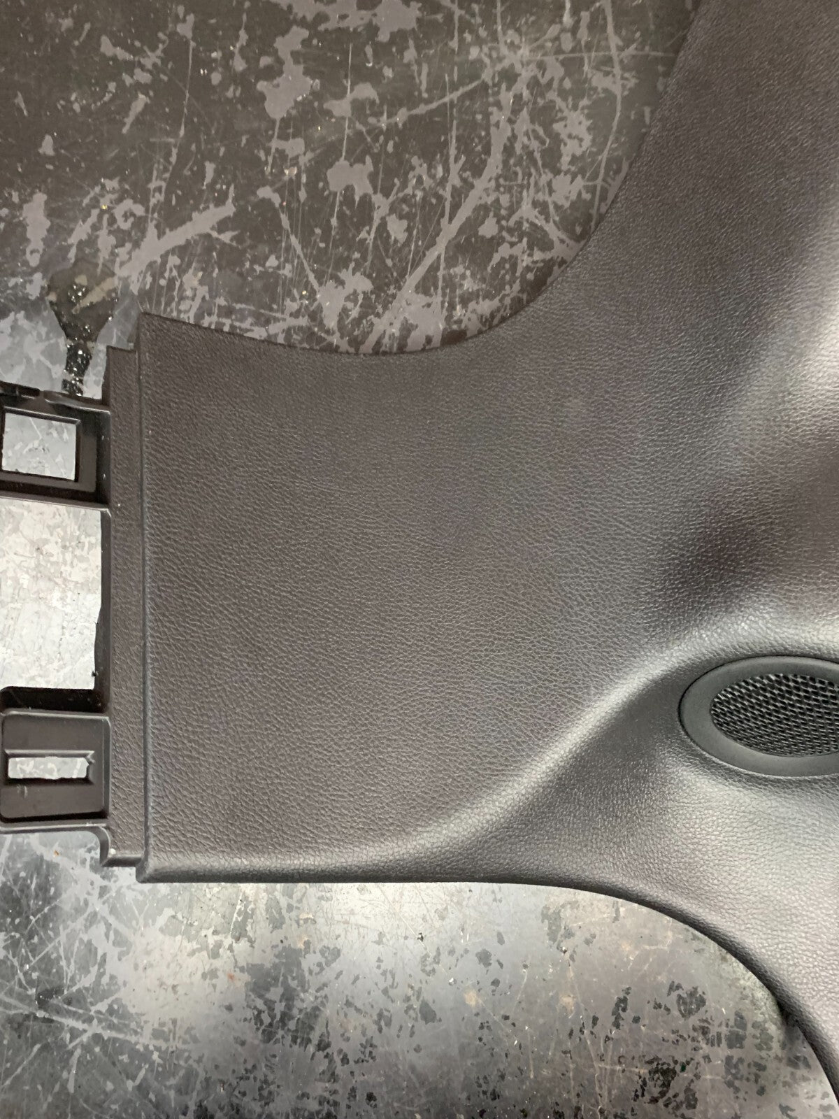 2016-2022 JEEP GRAND CHEROKEE REAR RIGHT RH SIDE PILLAR TRIM PANEL COVER OEM