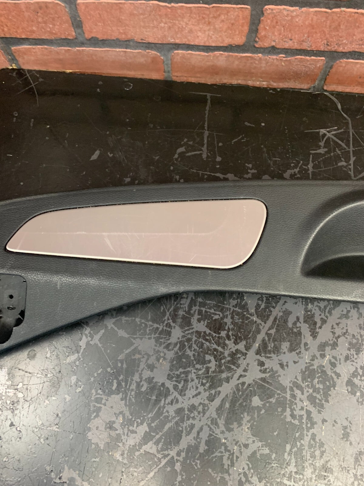 2015-2018 JEEP GRAND CHEROKEE REAR CARGO FLOOR SILL PLATE OEM I01049070BLR