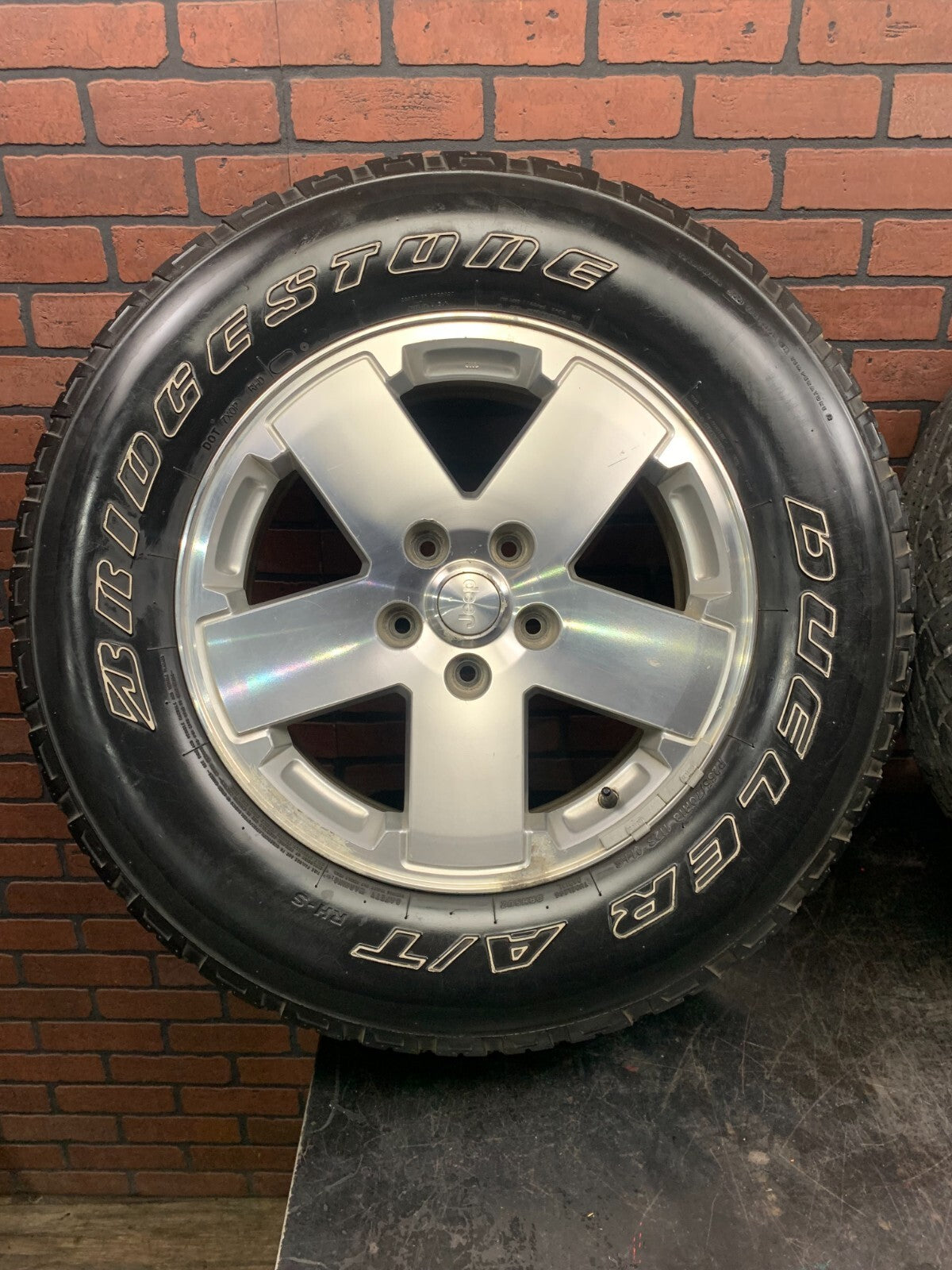 Jeep Wrangler 2007-2018 Used OEM Wheel Set 18x7.5 18" SILVER 1JC34TRMAA 7/32nds
