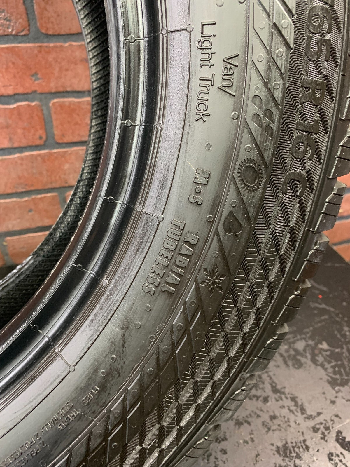 Used 235/65R16C Continental VanContact A/S 121/119R - 8/32