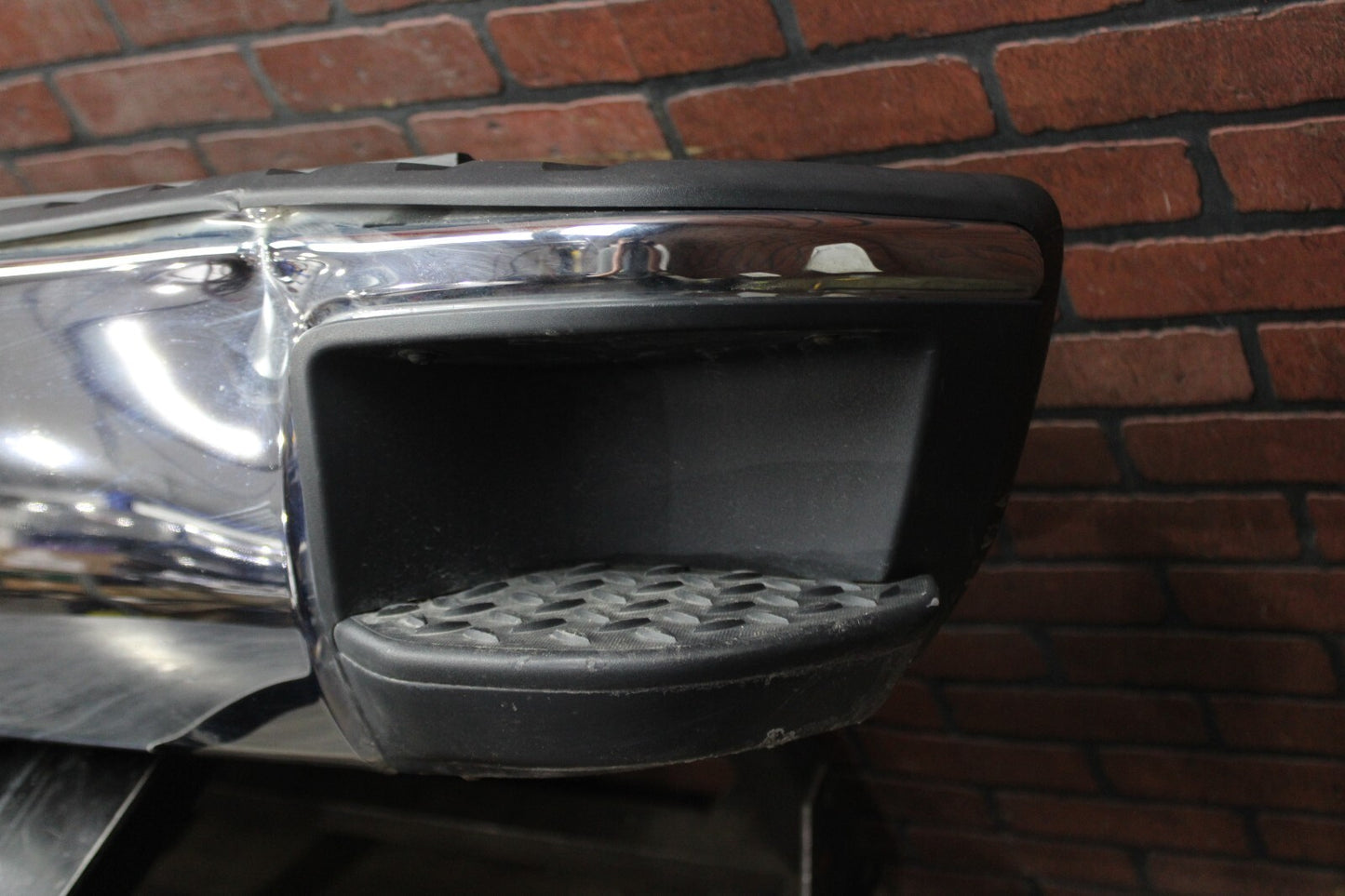 2014-2019 CHEVY SILVERADO/GMC SIERRA 1500 REAR BUMPER COVER STEP CHROME OEM DENT