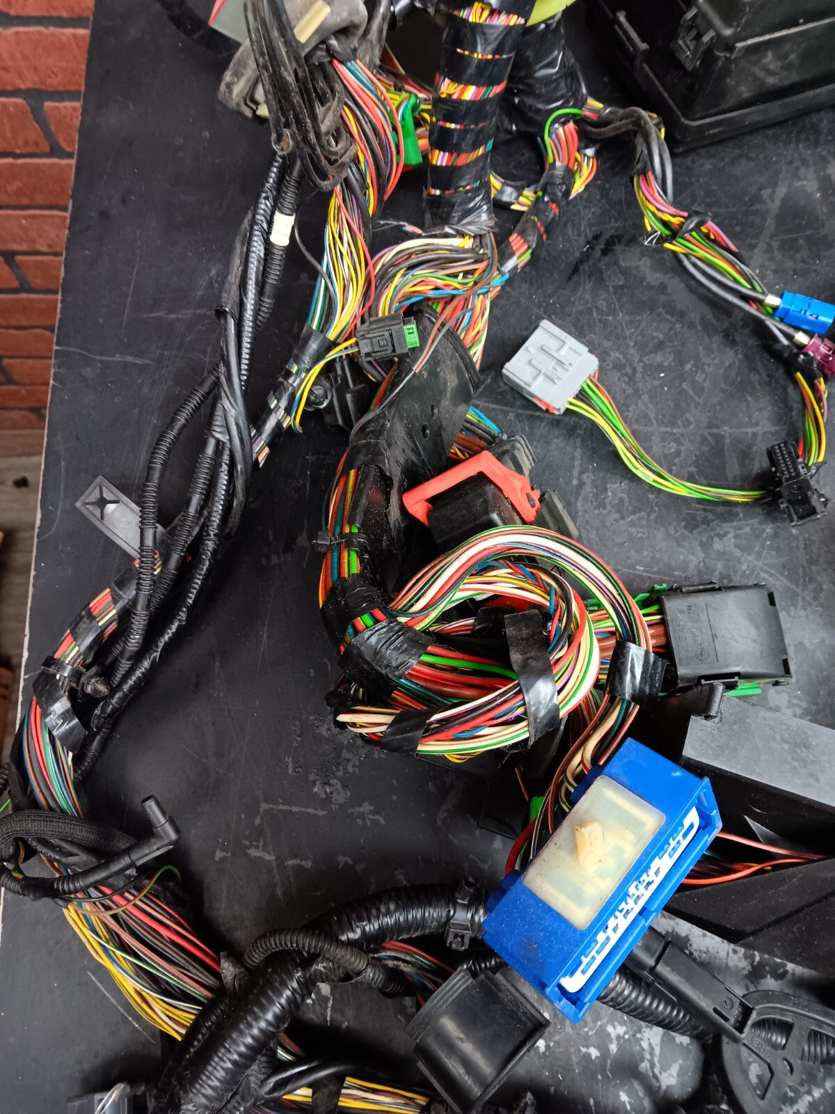 2010-2013 Land Rover Engine Wire Wiring Harness w/ Fuse Box AH22-14290-APB
