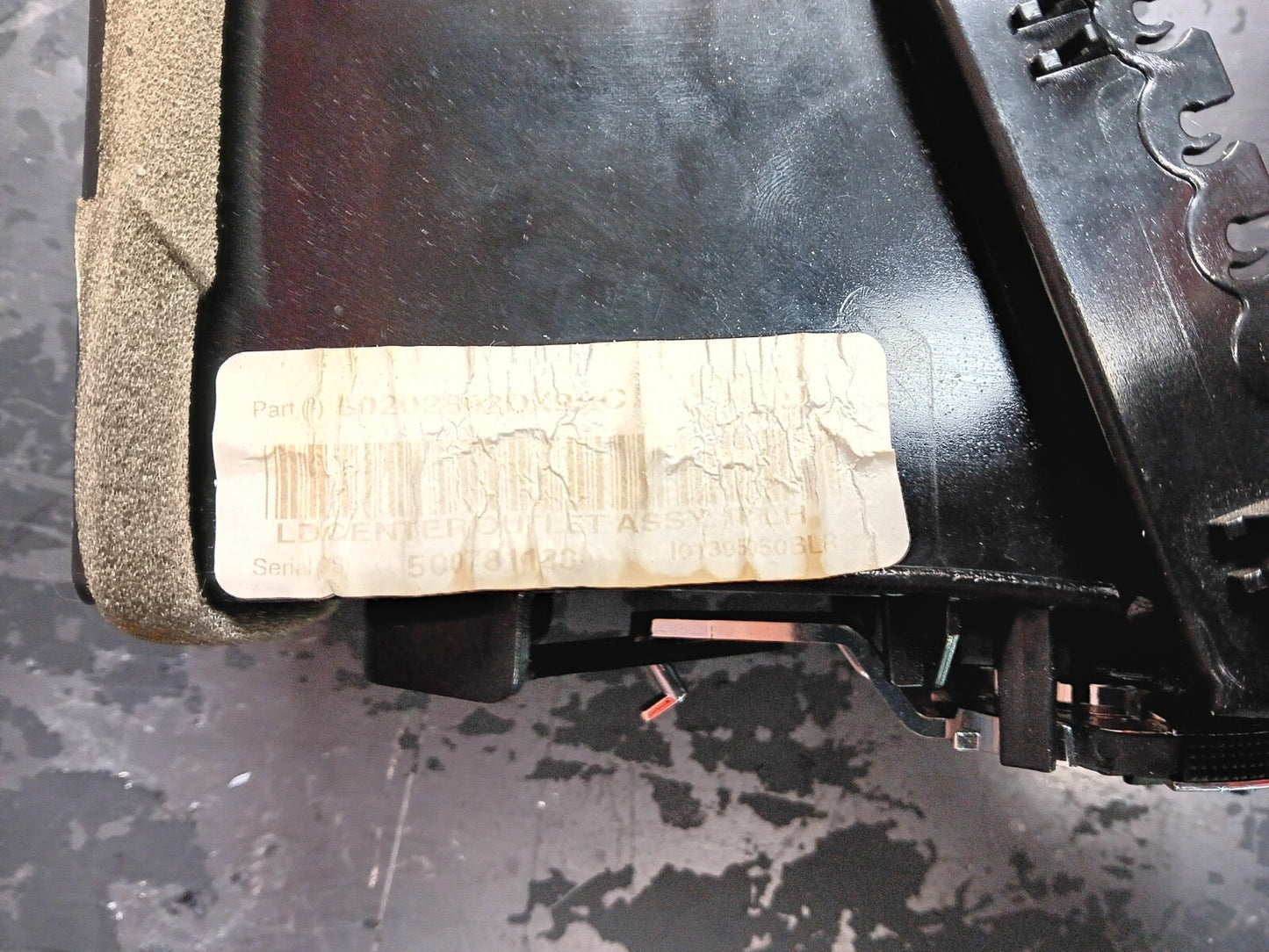 2015-2022 Dodge Charger Driver LH Side Inner Dash Air Vent L0202802dx9ac