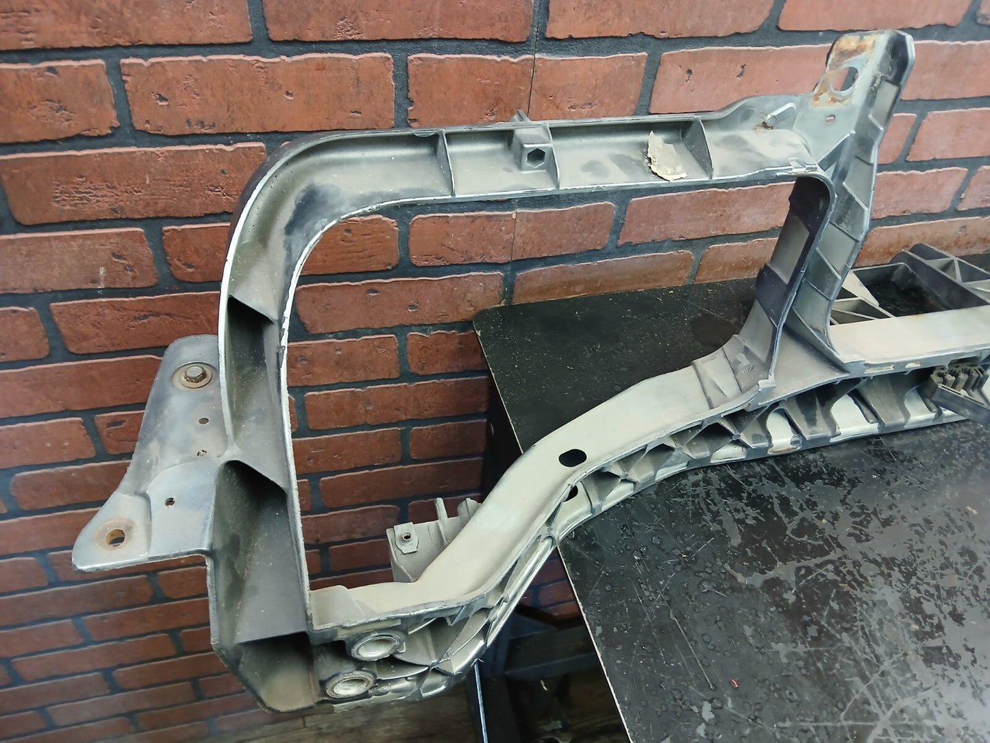 2005-2010 300 Charger Front Radiator Support Cross Member 05139179af 04578405aa