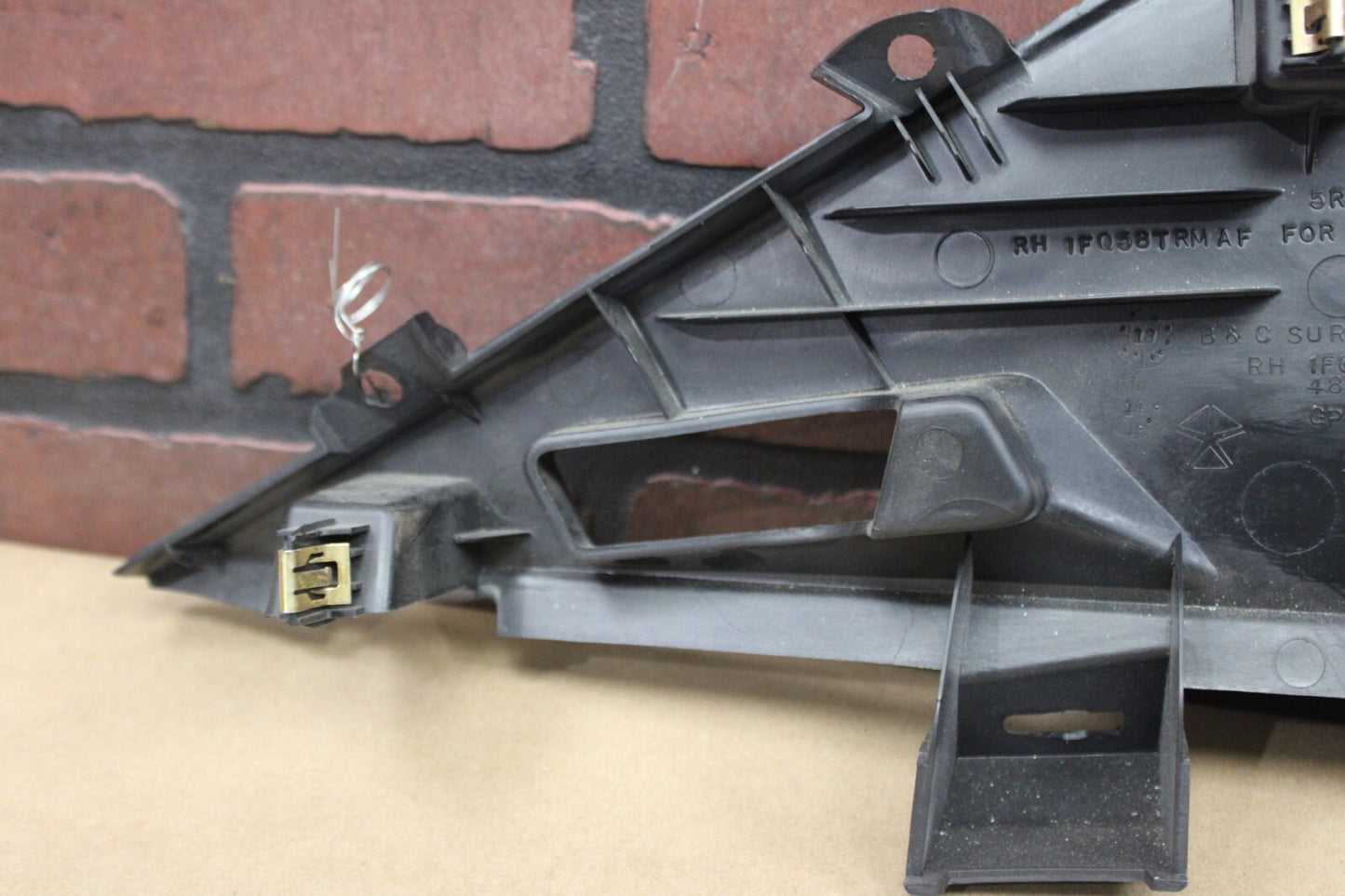 2015-2023 CHALLENGER REAR RIGHT QUARTER C PILLAR UPPER TRIM COVER OEM 5RP36DX9AE