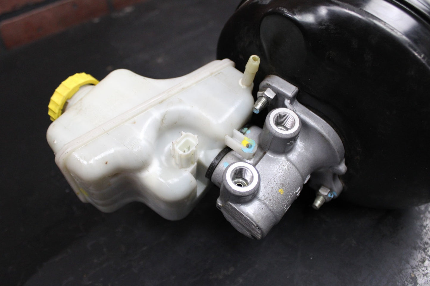11-14 Challenger Charger 300 SRT8 Power Brake Booster Master Cylinder 05154787AA