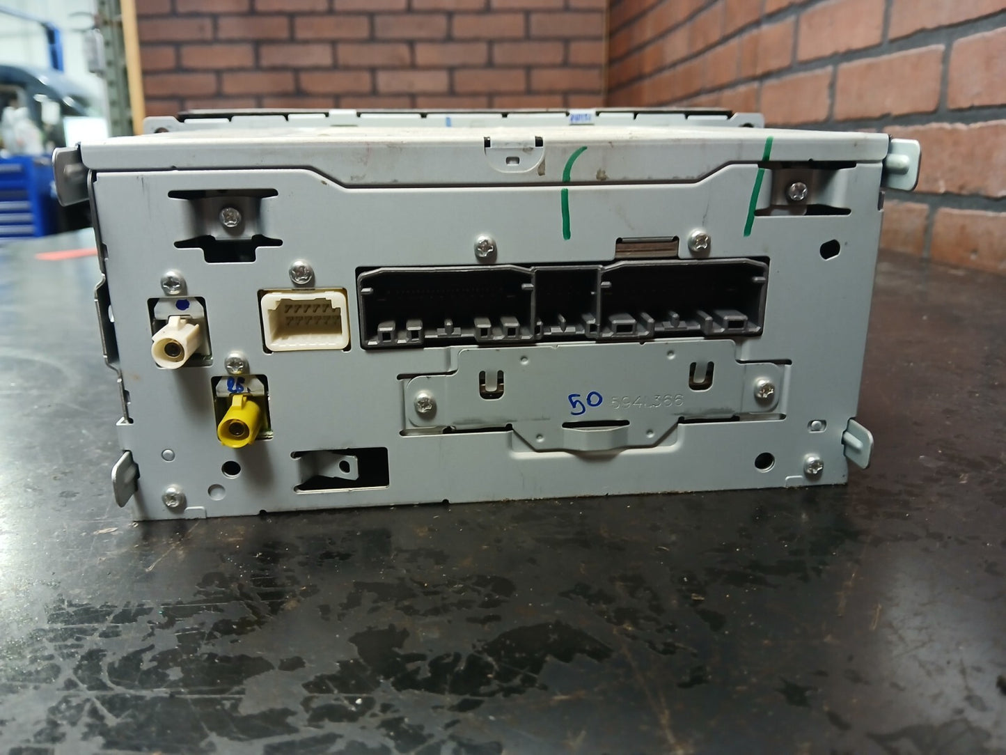 Jeep Dodge MyGIG Low RBZ Radio UConnect Touchscreen CD DVD Player OEM 05091307ae