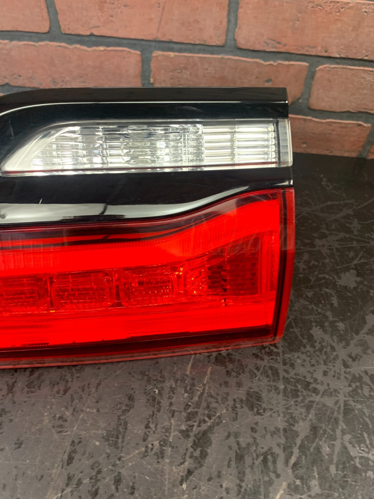 2014-2022 Jeep Grand Cherokee OEM Rear Driver LH Side Tail Light 68142945AF
