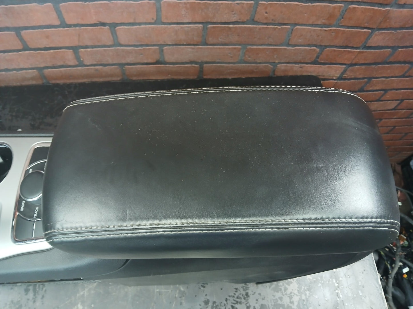 2011-2013 Jeep Grand Cherokee Center Console Assembly w/ Shifter/Storage/Vents