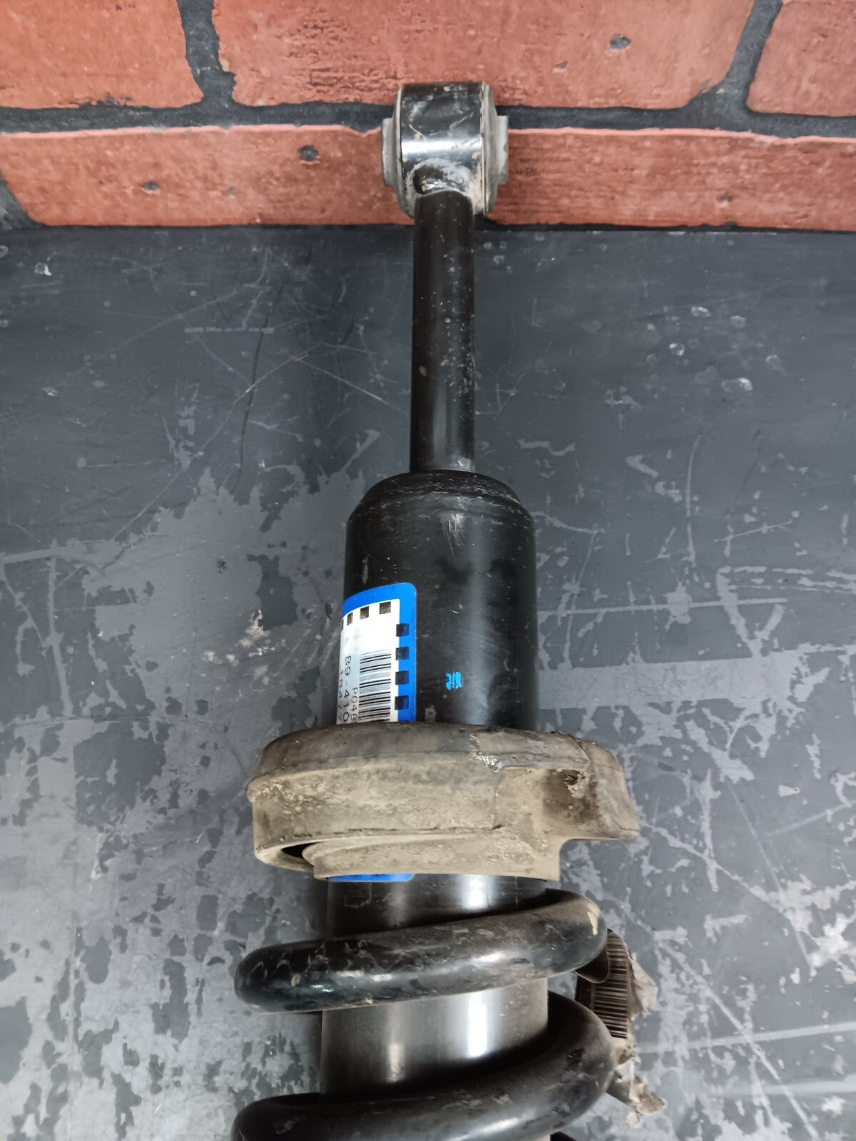 05-07 Chrysler 300/Dodge Magnum Rear Strut Shock Absorber Set of 2 04854510AB