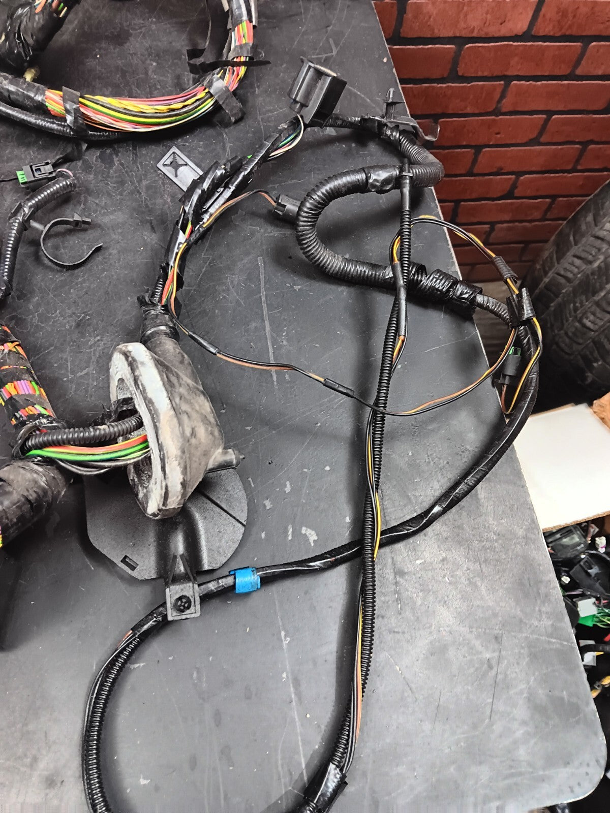 2010-2013 Land Rover Engine Wire Wiring Harness w/ Fuse Box AH22-14290-APB