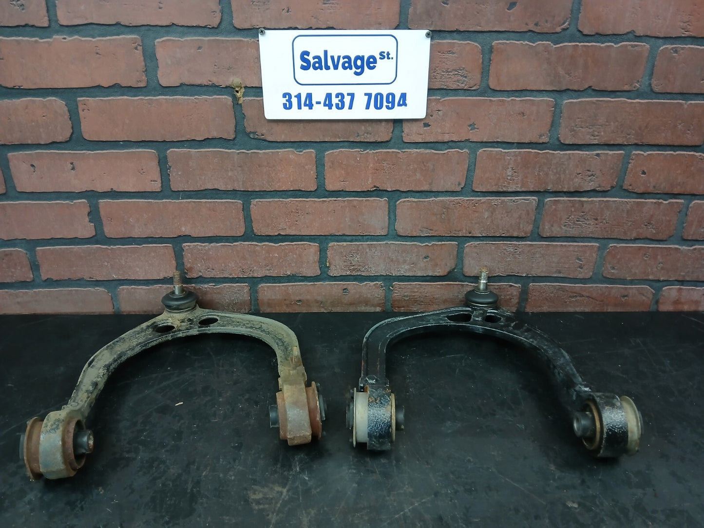 2008-2010 Dodge Challenger Front Upper LH & RH Control Arm Set spn027462