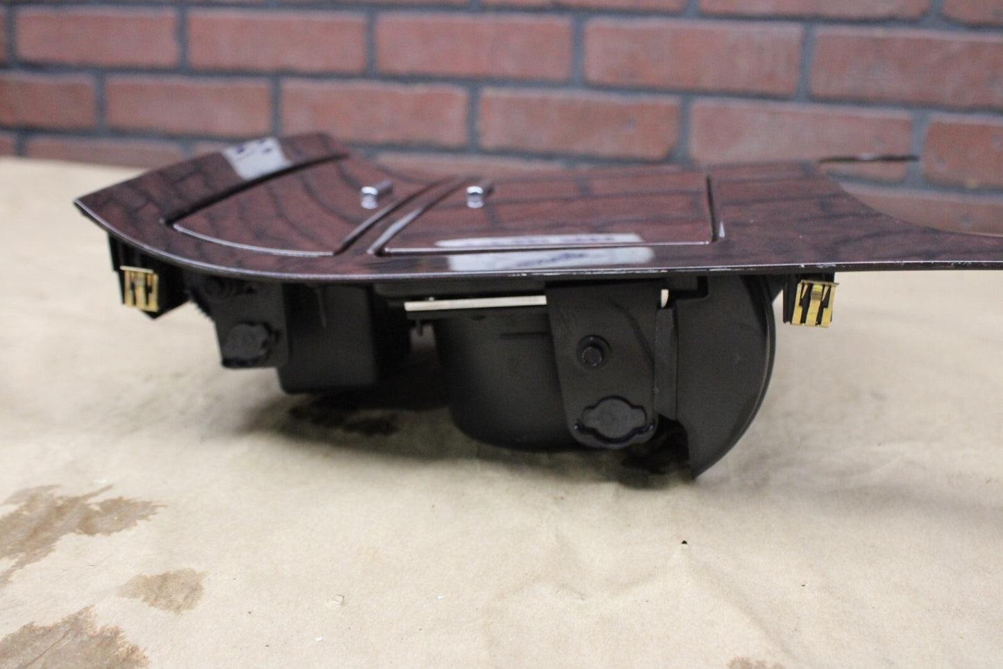 07-14 Cadillac Escalade Center Console Bezel Cup Holder Panel Assembly Ruby Burl