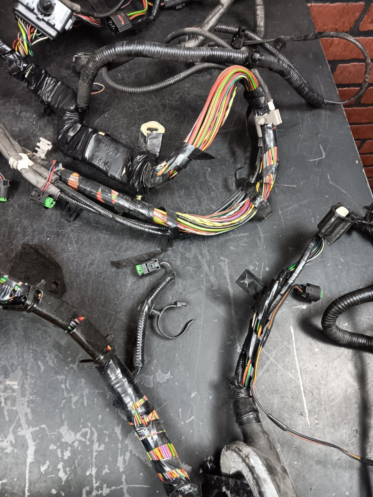 2010-2013 Land Rover Engine Wire Wiring Harness w/ Fuse Box AH22-14290-APB