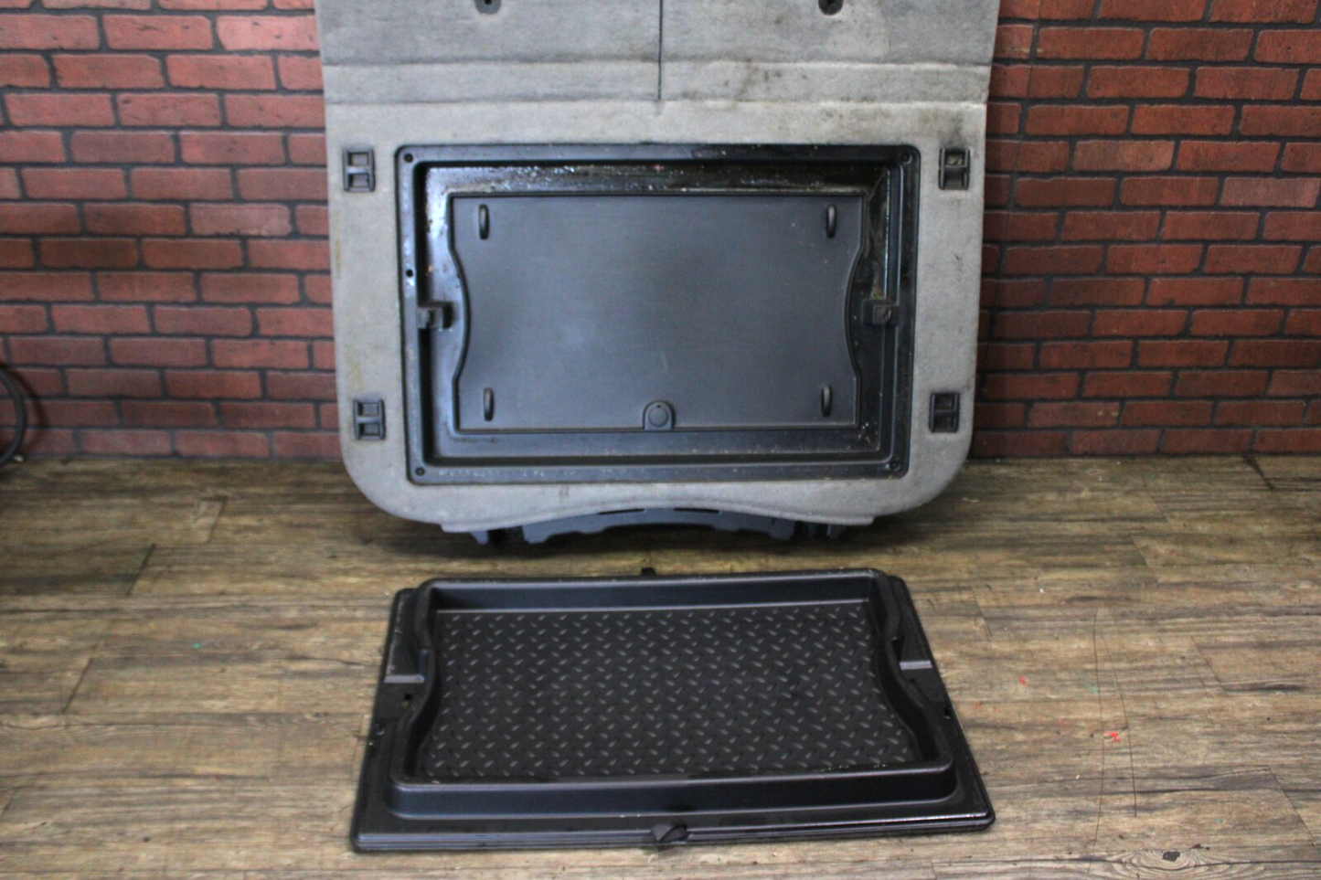 05-10 Grand Cherokee SRT8 Rear Load Floor Base Storage Compartment 5JY871DHAK