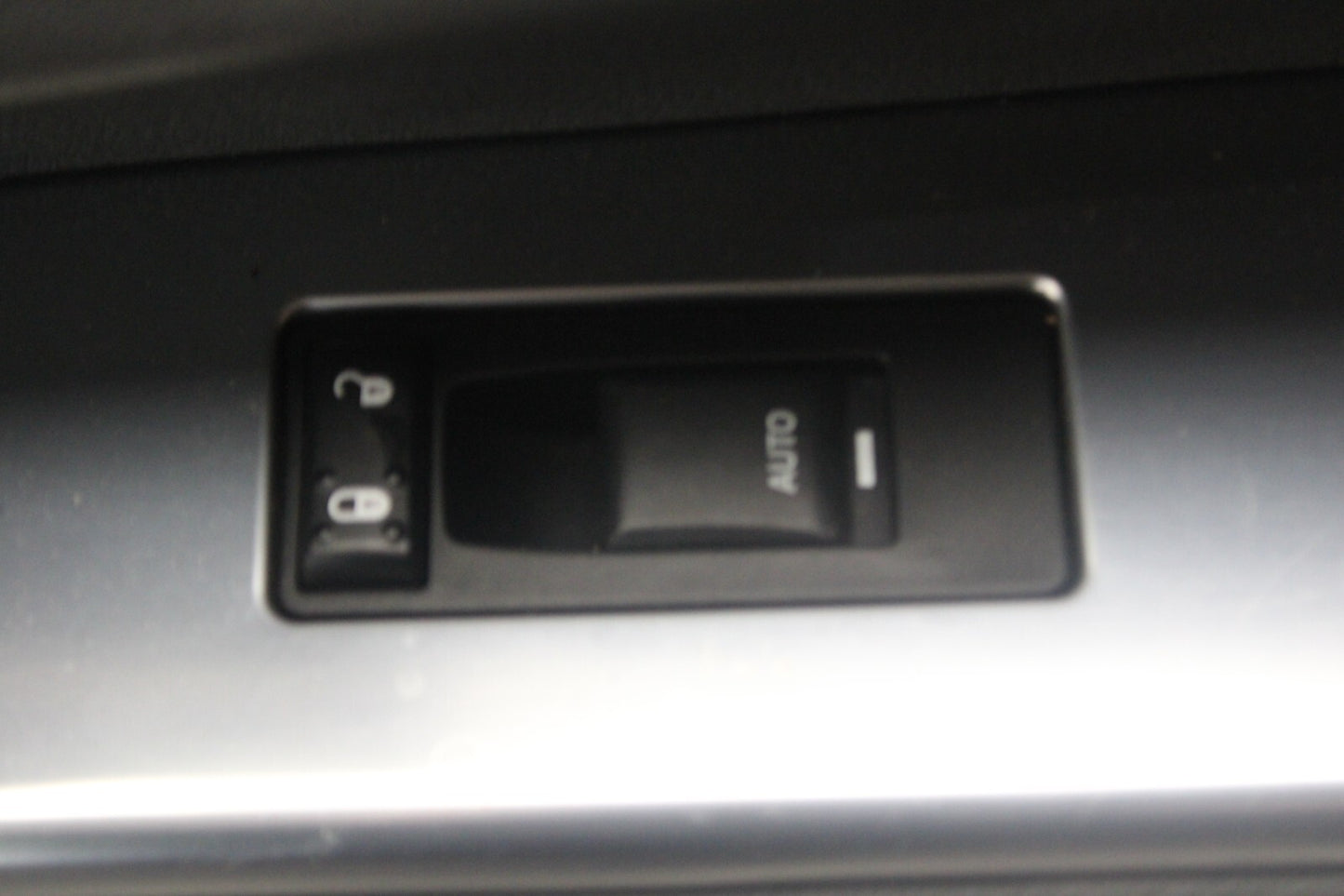 05-10 Jeep Grand Cherokee Front Passenger RH Interior Door Panel Trim 1dv721d5af