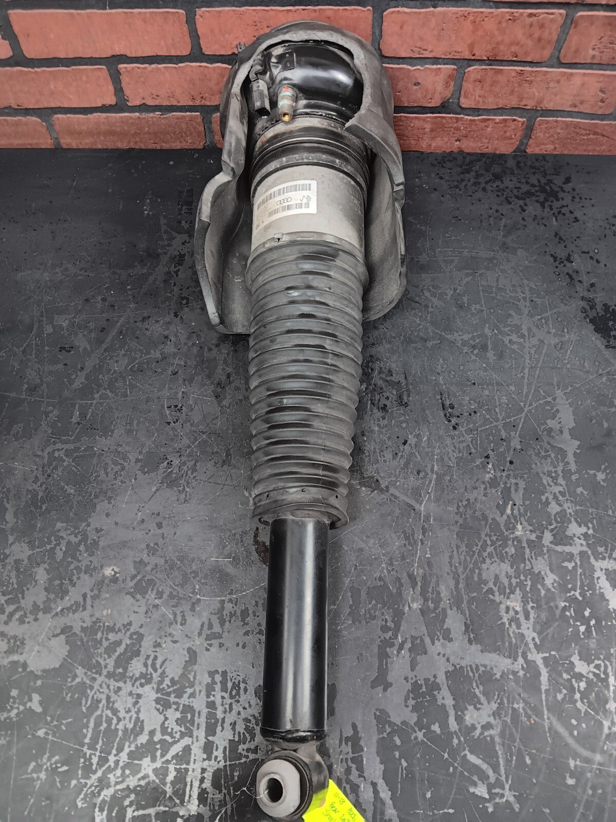 2011-2018 Audi A8/S8 Rear Left Air Suspension Strut Shock Absorber 4h0 616 002 m