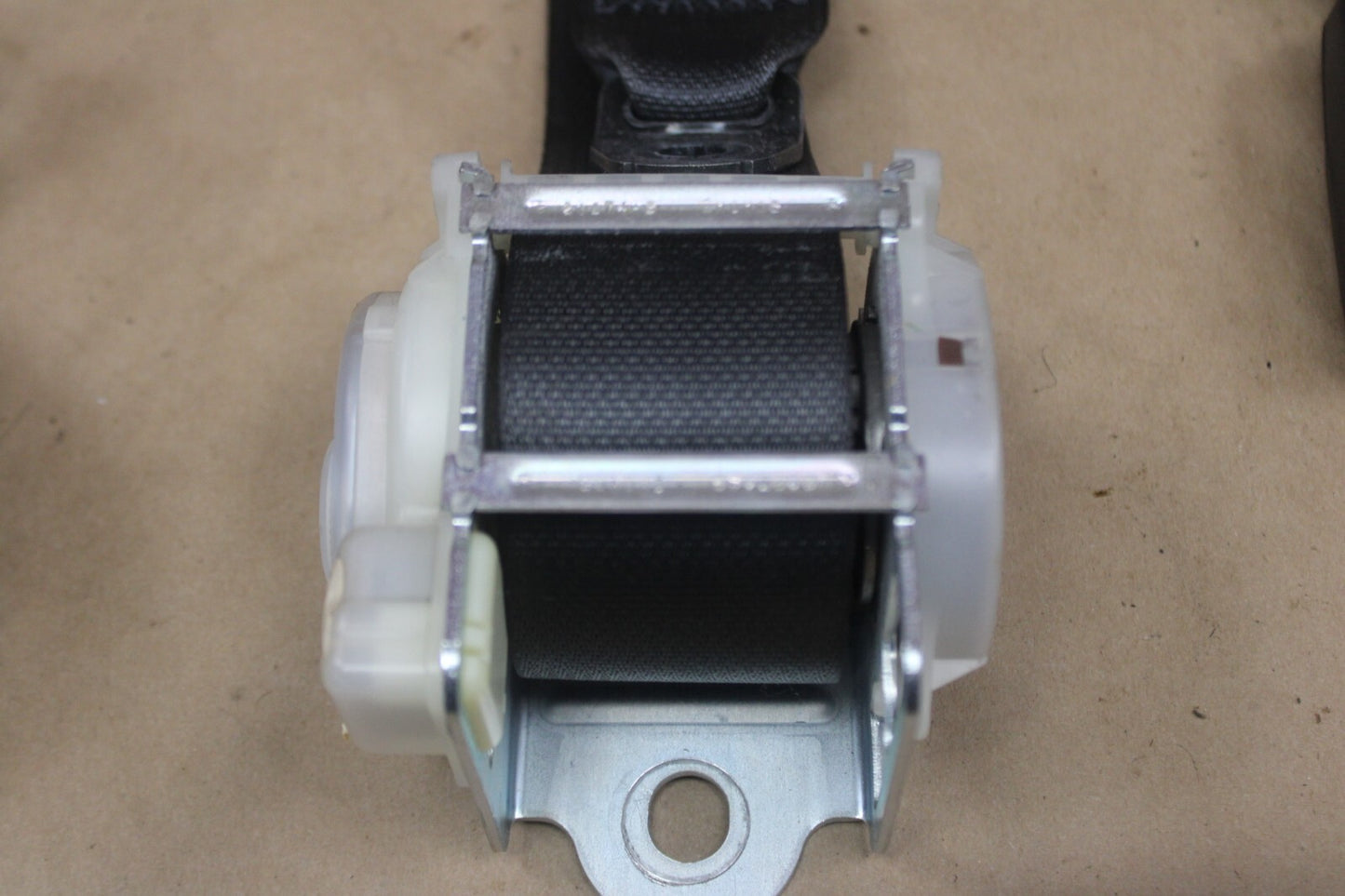 2011-2014 Challenger SEATBELT BUCKLE RETRACTOR Front Left Driver Rear Passenger