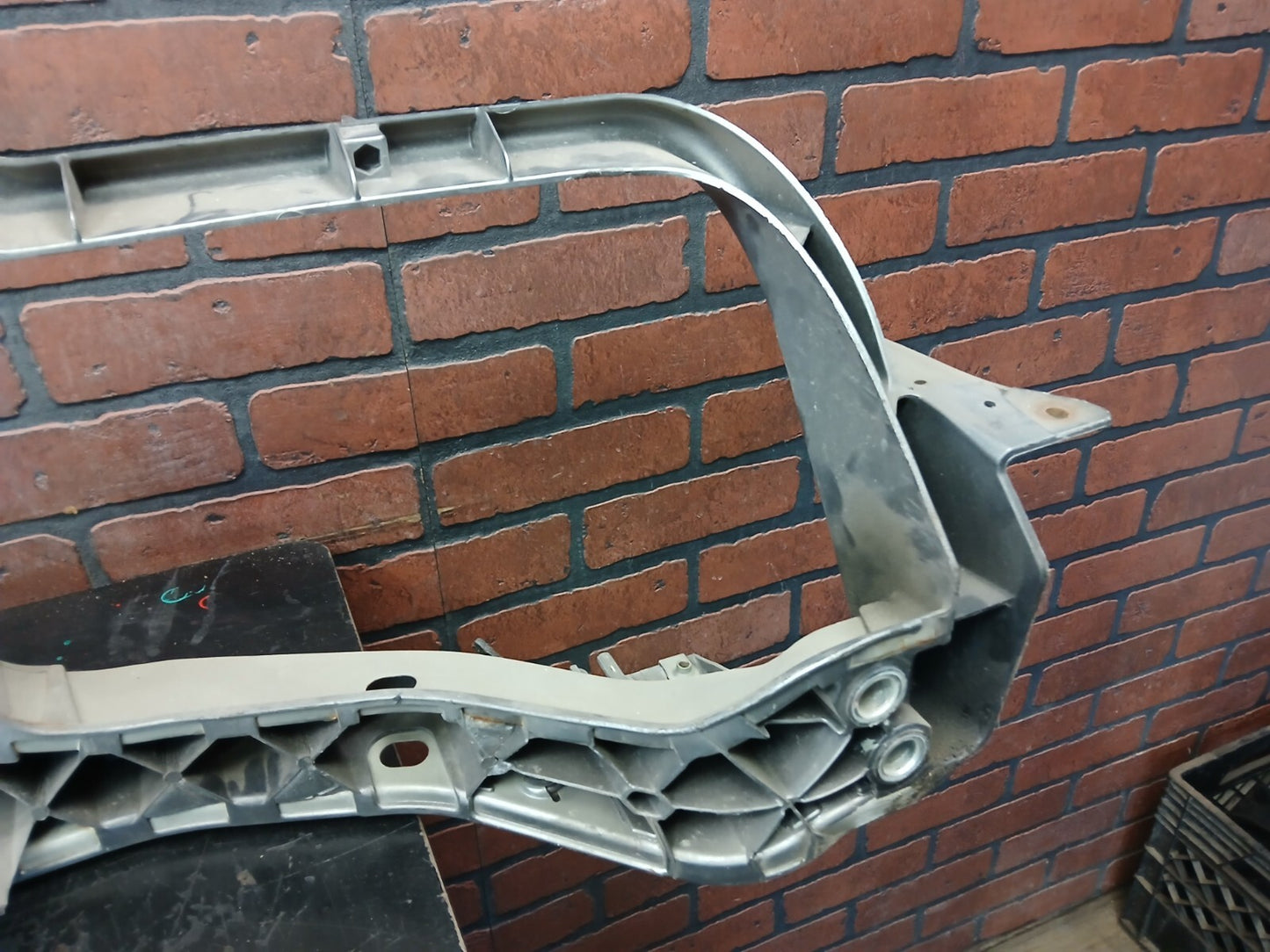 2005-2010 300 Charger Front Radiator Support Cross Member 05139179af 04578405aa
